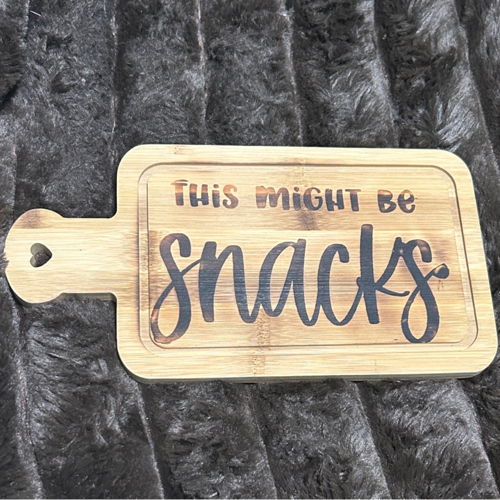 🎁NWOT Wooden Snack Serving Board/cutting board